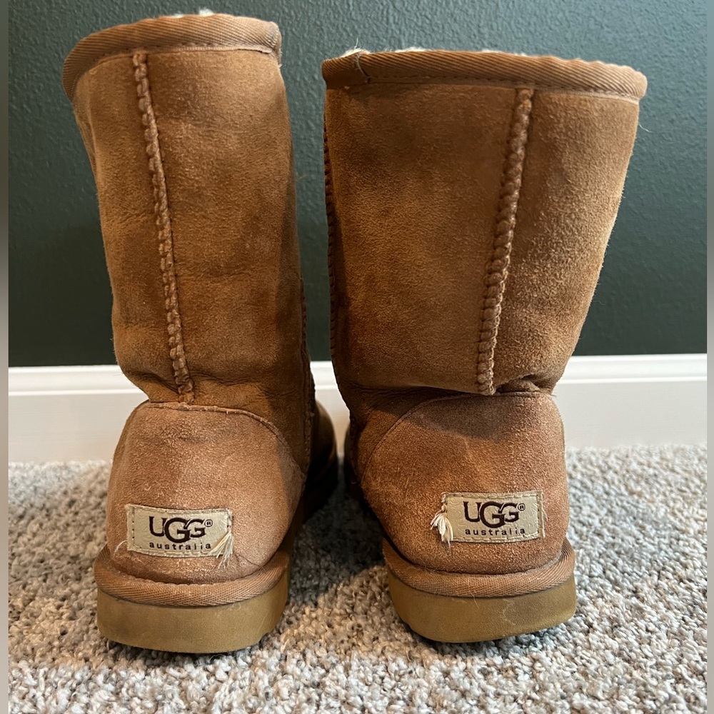 UGG Classic Short Boot Size 9 Chestnut